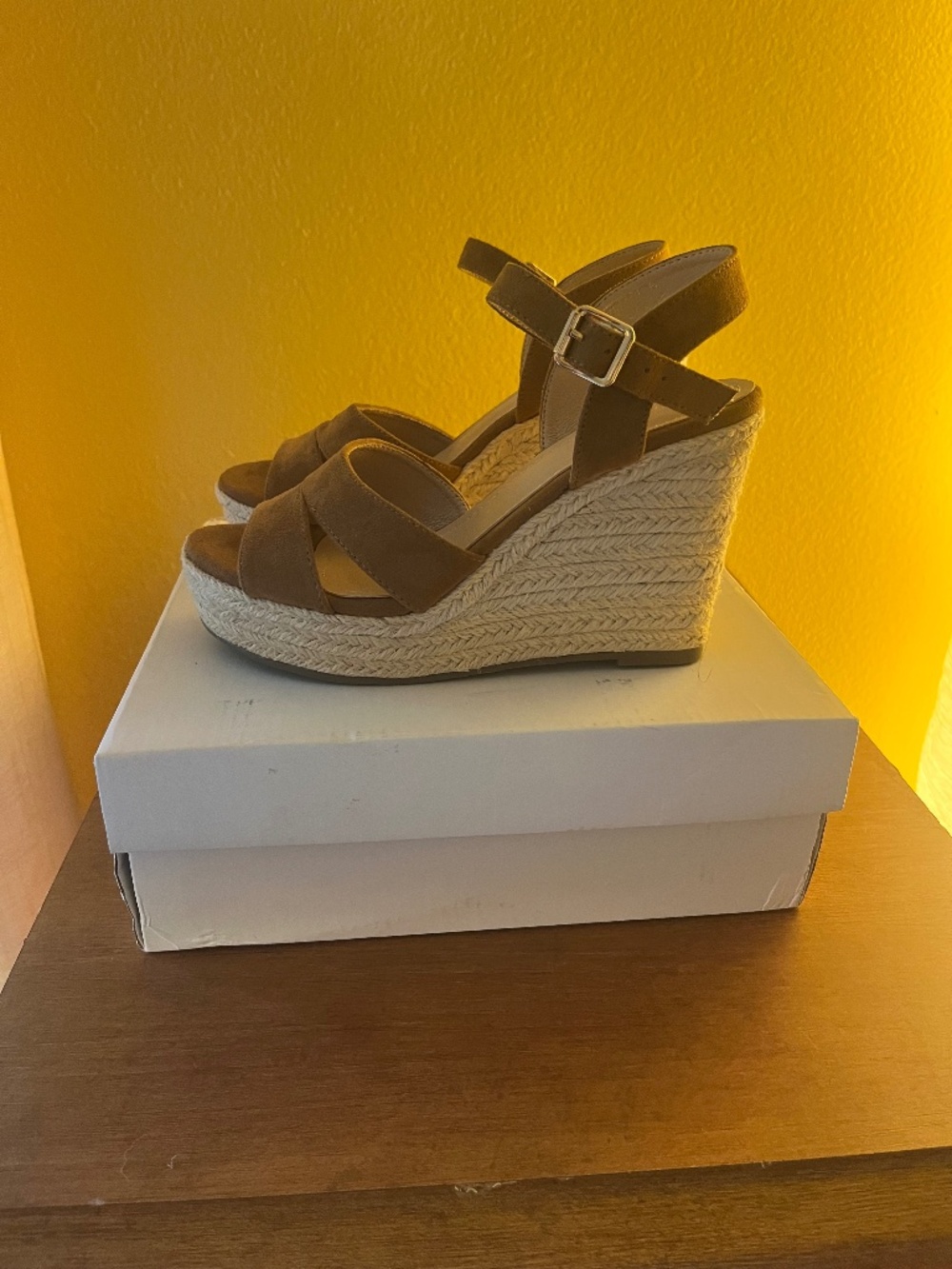Cute Tan Platform Sandals, size 6